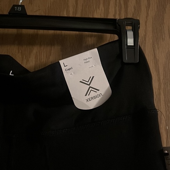 XERSION HIGH RISE CAPRI: BLACK: NEW WITH TAGS: SIZE LARGE - Picture 5 of 7